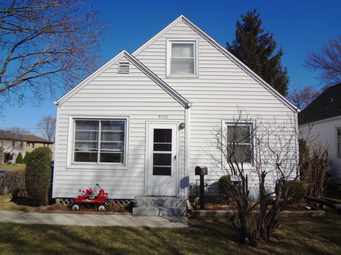 9732 W Lincoln Ave, West Allis, WI 53227