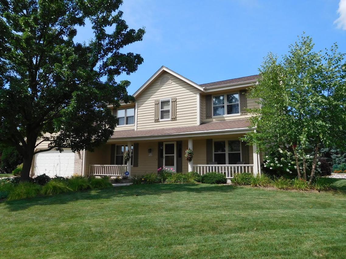 N77W15854 Crossway Dr, Menomonee Falls, WI 53051