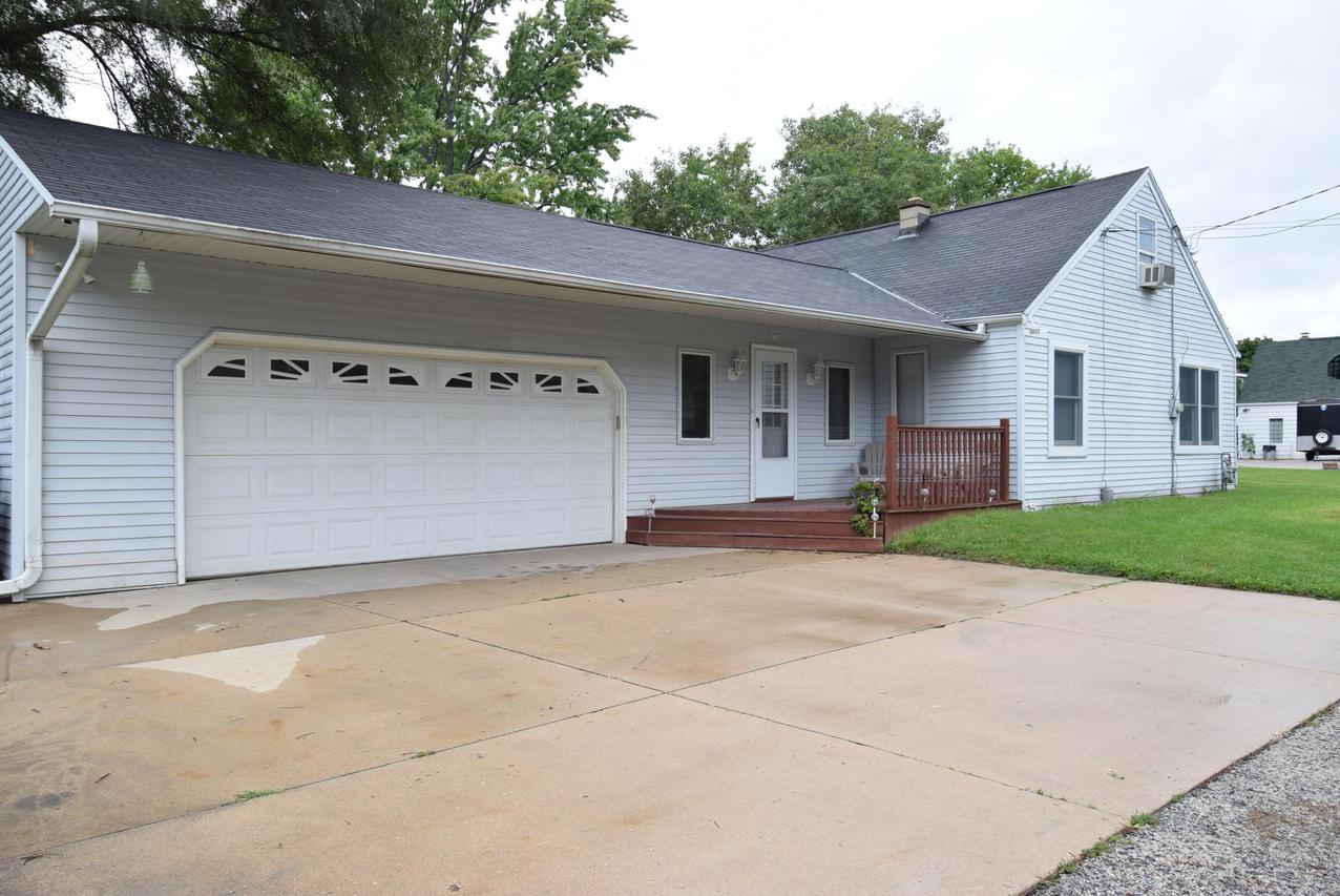 1413 S Parkview Ave., New Berlin, WI 53151