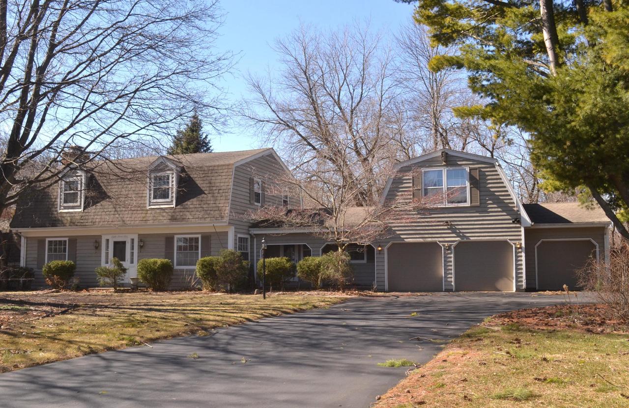 8 Raven Turn, Wind Point, WI 53402