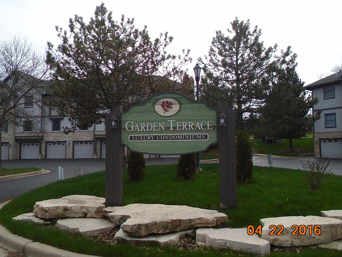 9260 W Kelly Pl., Greendale, WI 53130