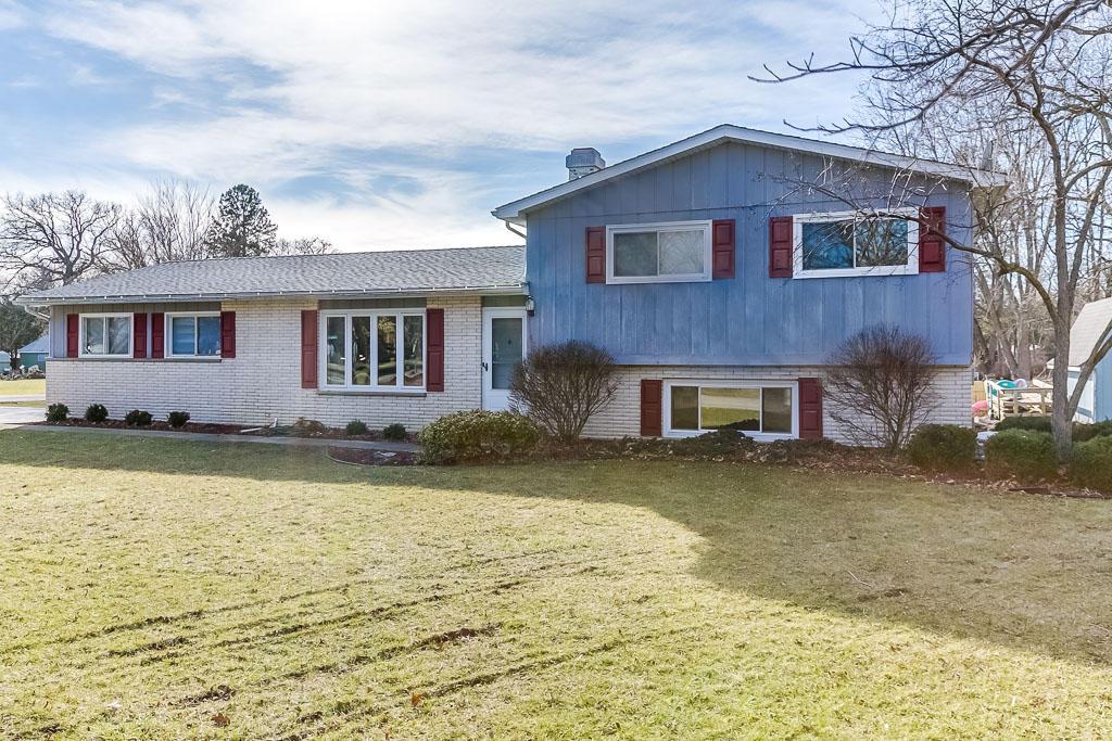 621 S 4th St, Silver Lake, WI 53170