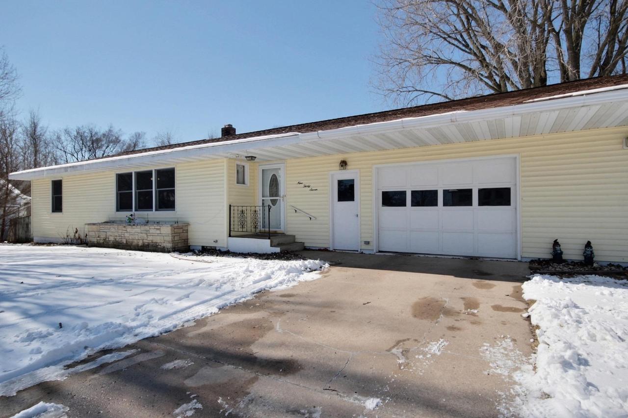 937 W Park Ave., Onalaska, WI 54650