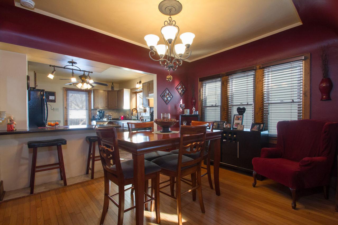 2246 S 73rd St, West Allis, WI 53219