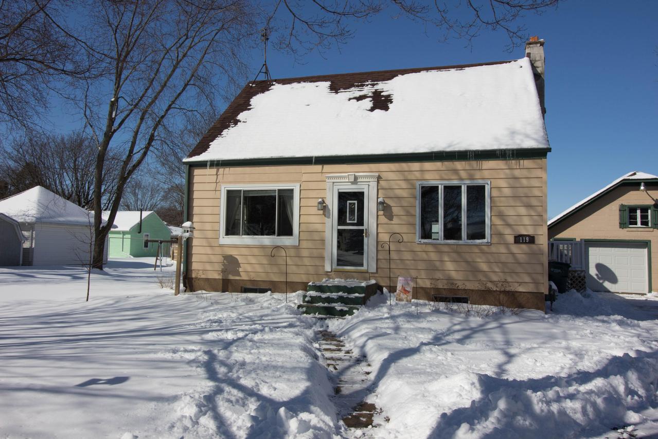 119 Oak St, Slinger, WI 53086