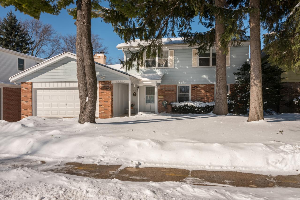 5009 N Hollywood Ave, Whitefish Bay, WI 53217