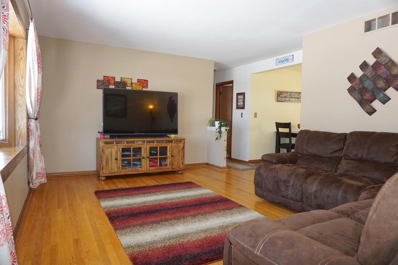 5416 Middleton Dr, Greendale, WI 53129