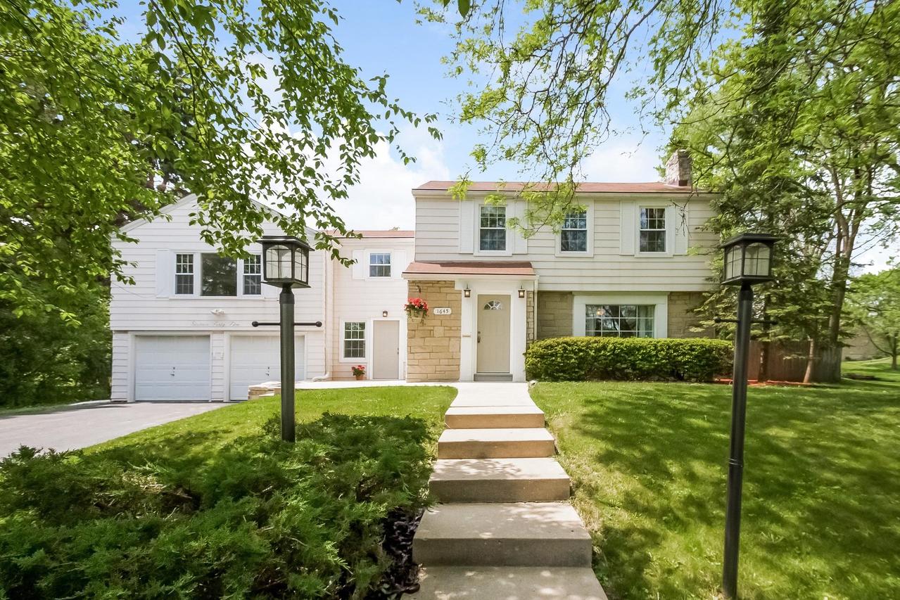 1645 Spring Dr, Brookfield, WI 53005
