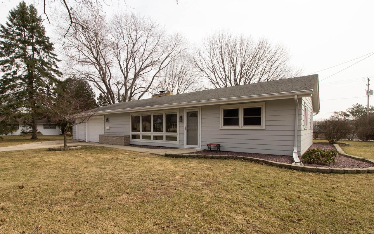 641 Pine St, Mukwonago, WI 53149