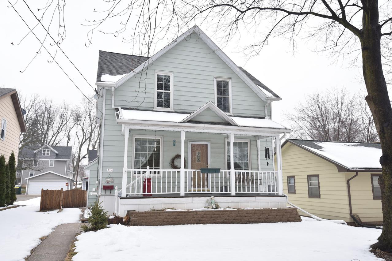 512 Maple Ave, Hartford, WI 53027