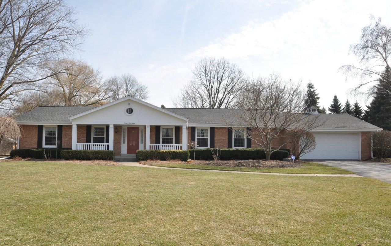 3180 Old Lantern Ct, Brookfield, WI 53005