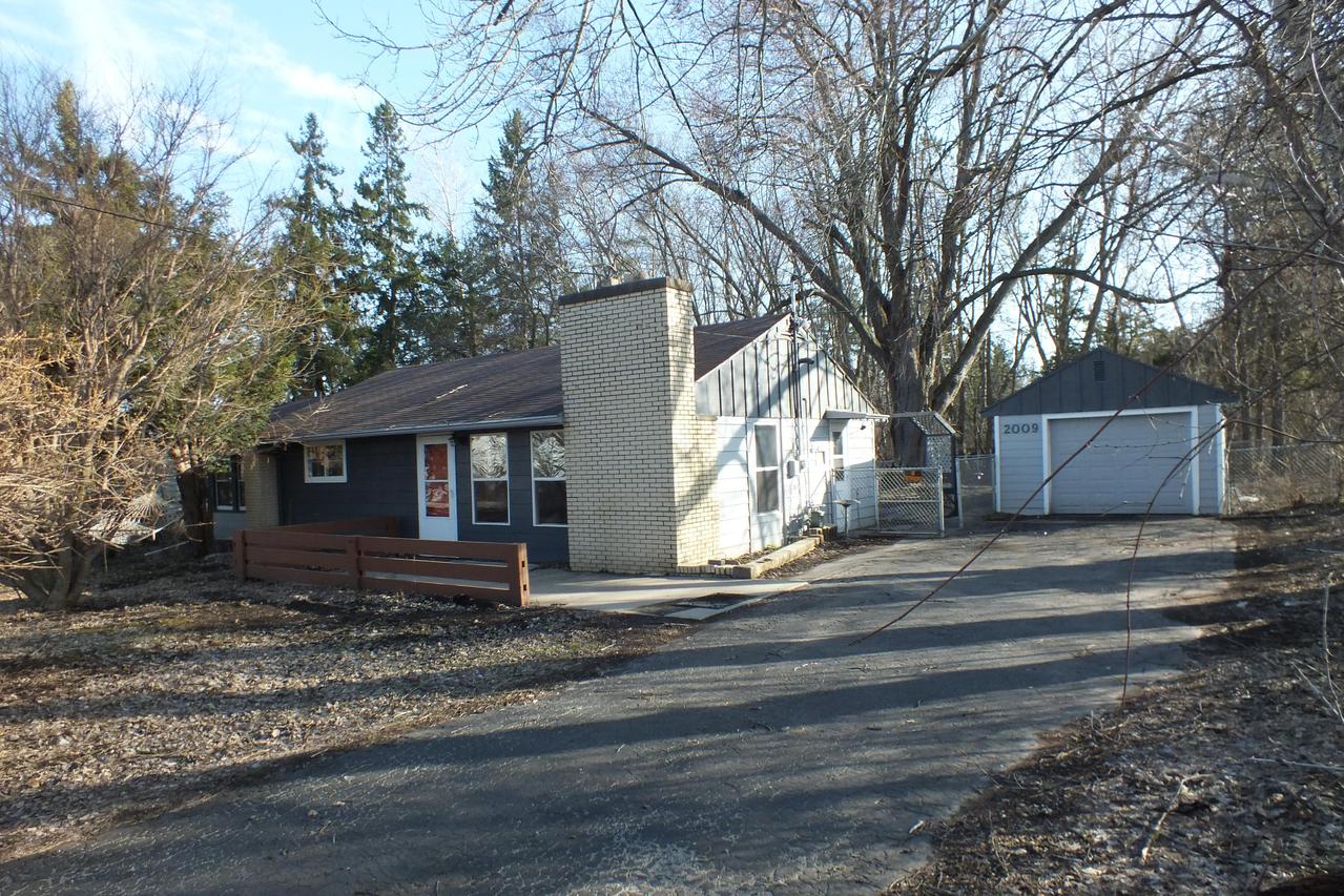 2009 Mac Arthur Rd, Waukesha, WI 53188