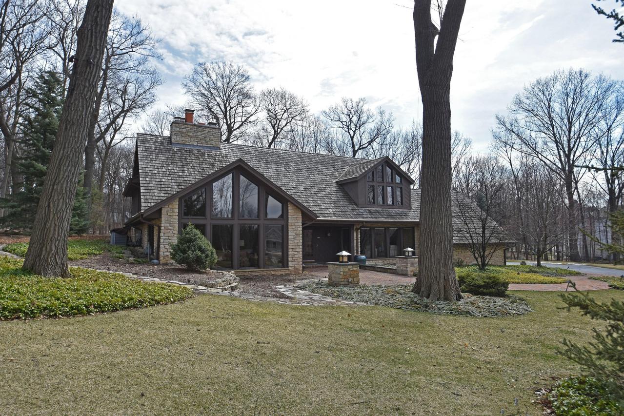 2020 Kathlynn Ct, Brookfield, WI 53045