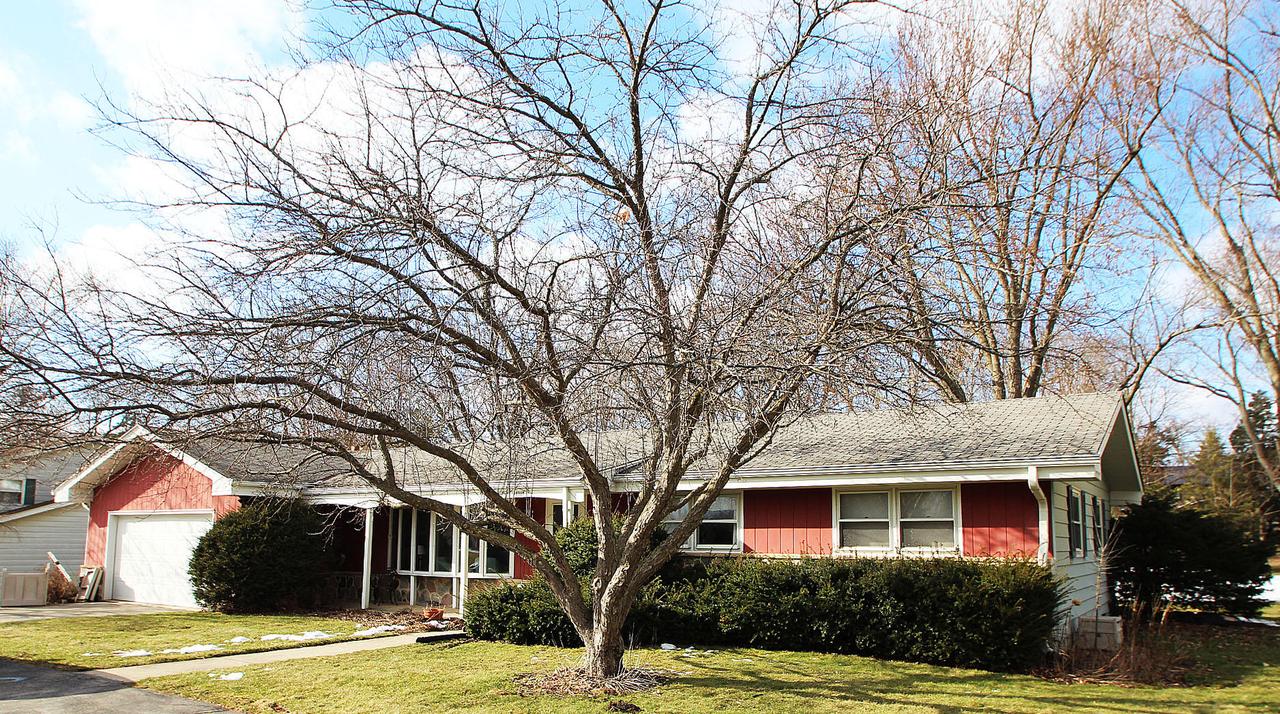 18350 W College Ave, New Berlin, WI 53146