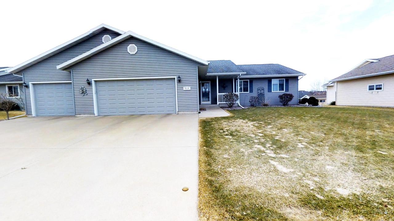 804 Case Ct, Holmen, WI 54636