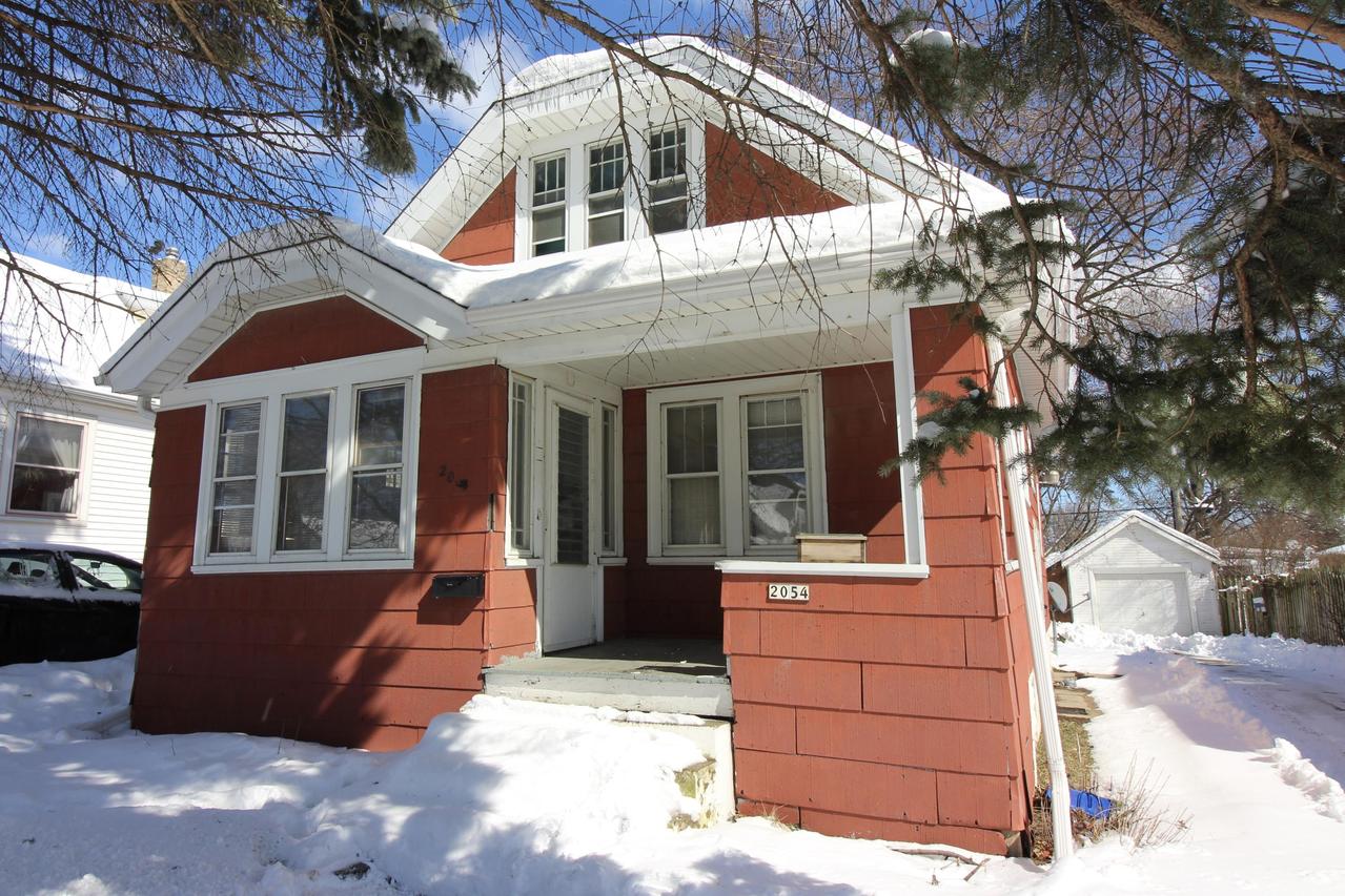 2054 S 97th St, West Allis, WI 53227