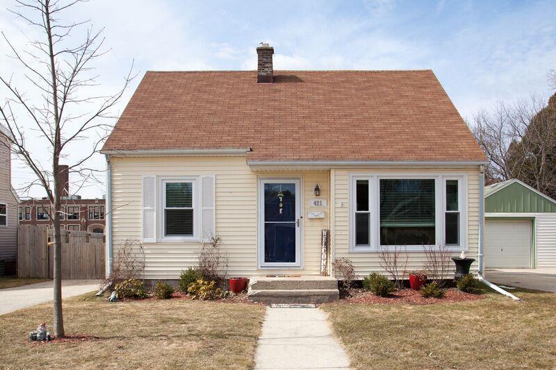 421 N Webster St, Port Washington, WI 53074