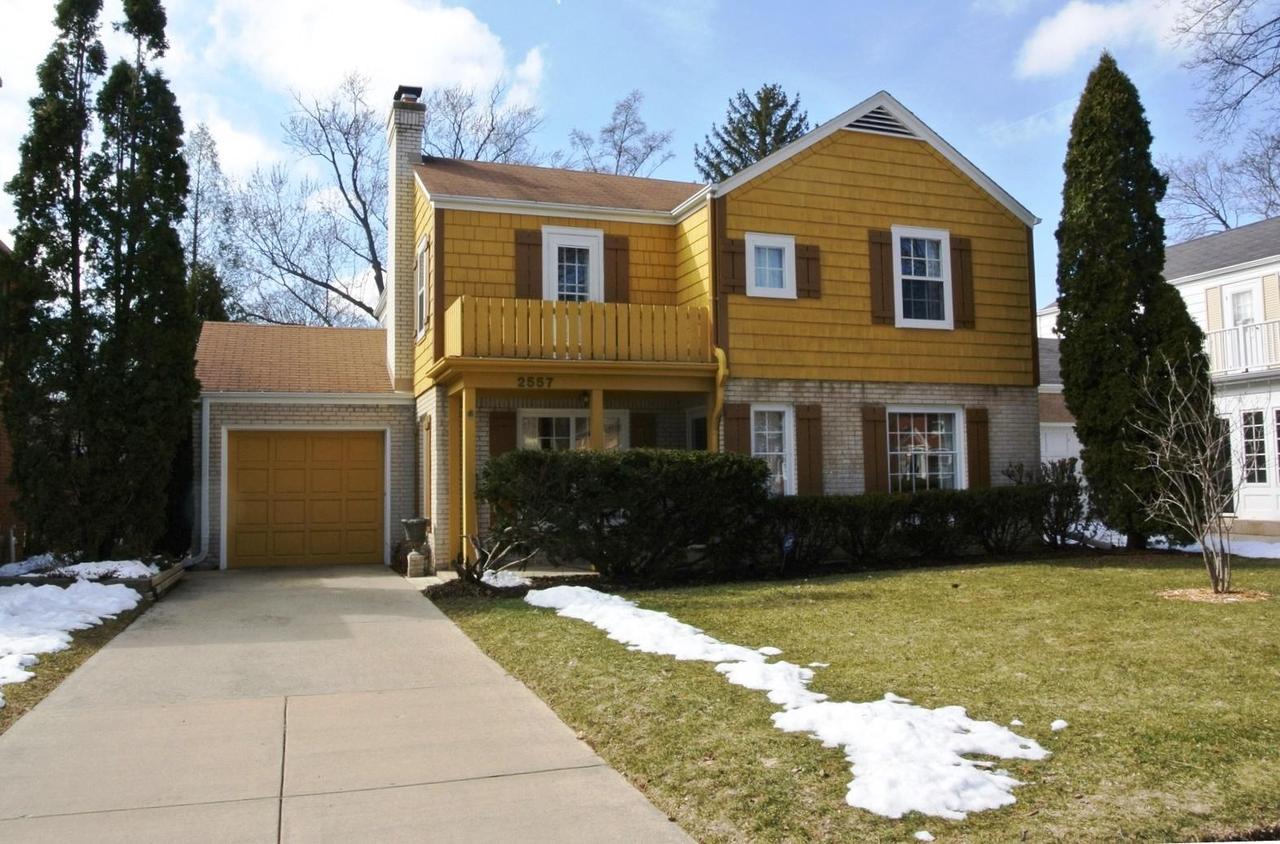 2557 N 84th St, Wauwatosa, WI 53226