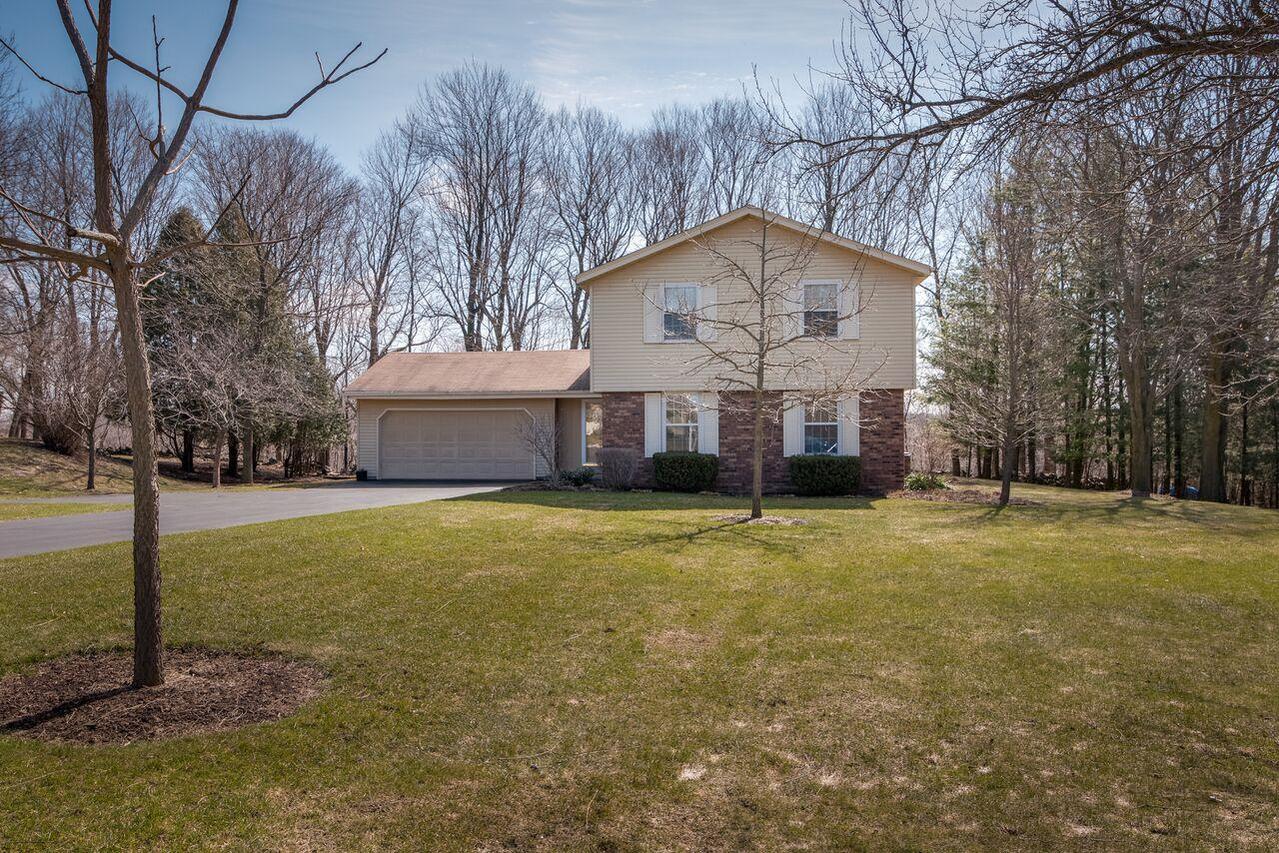 2400 Barnett Ln, Cedarburg, WI 53024