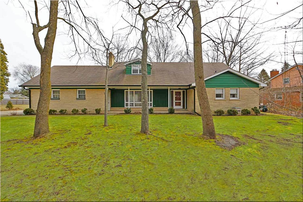 4125 Farmington Ln, Mount Pleasant, WI 53403