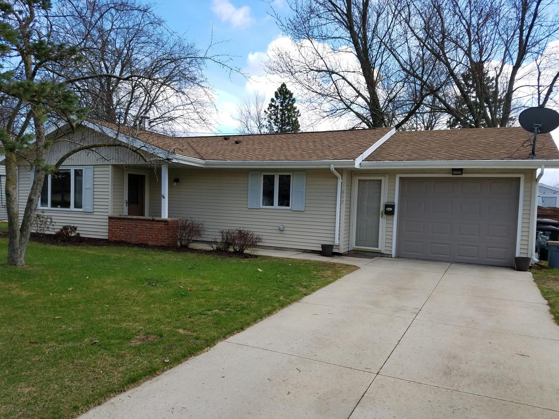 617 Oakland Ave., Mukwonago, WI 53149