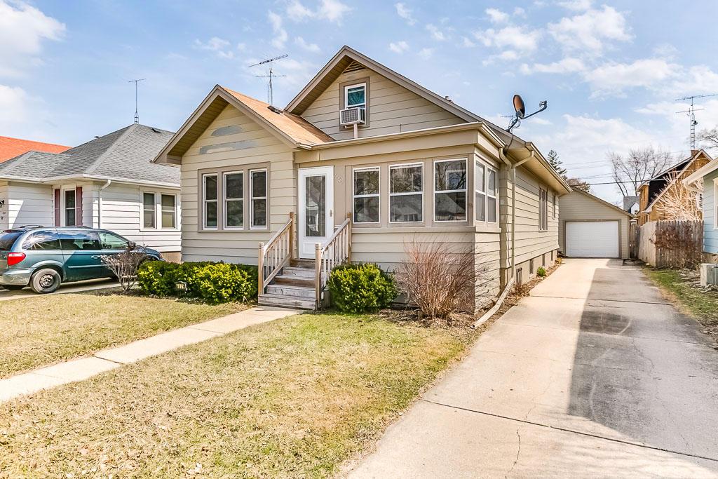 6029 34th Ave, Kenosha, WI 53142