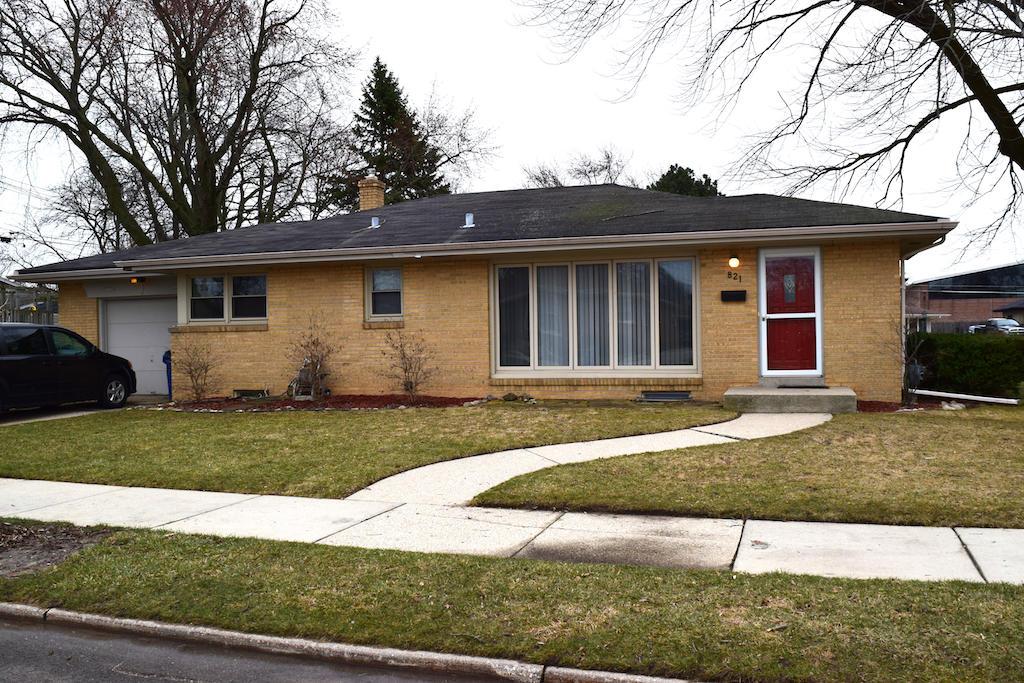 821 Carlton Dr, Racine, WI 53402