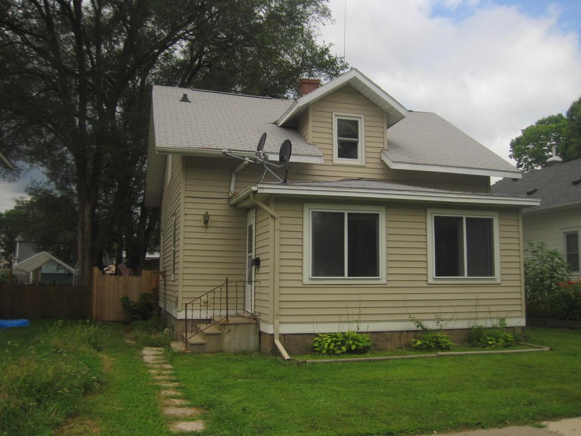 806 S 21st St, La Crosse, WI 54601