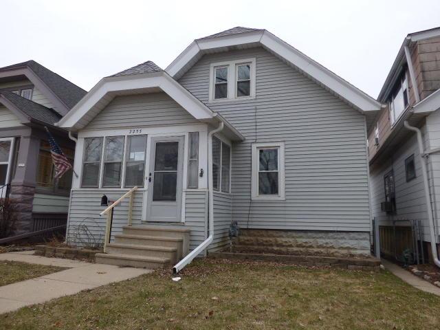 2253 S 75th St, West Allis, WI 53219