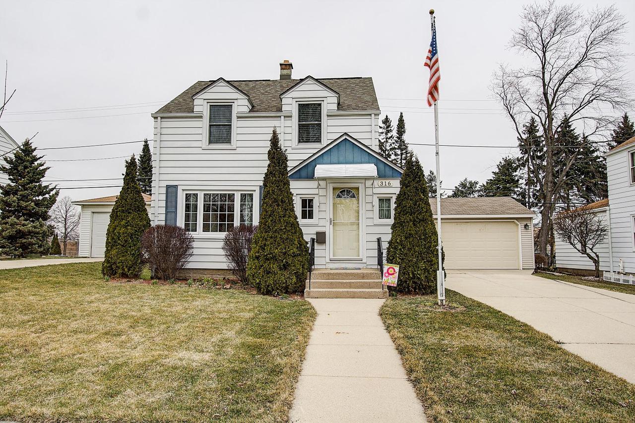 316 E Gauer Cir, Milwaukee, WI 53207