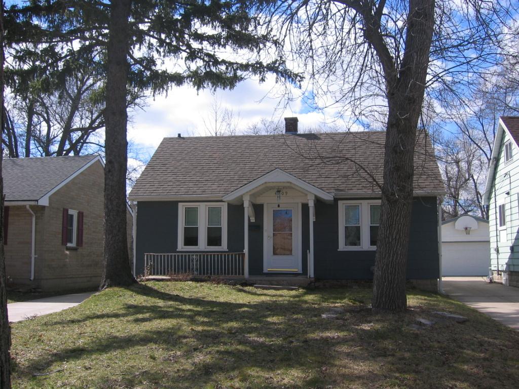 4609 N River Park Blvd., Glendale, WI 53209