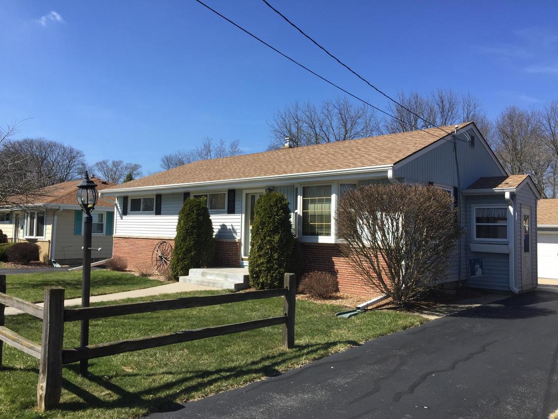 2222 Sunkist Ave, Waukesha, WI 53188