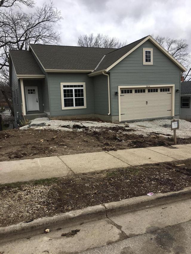 2016 Easy St, Waukesha, WI 53188