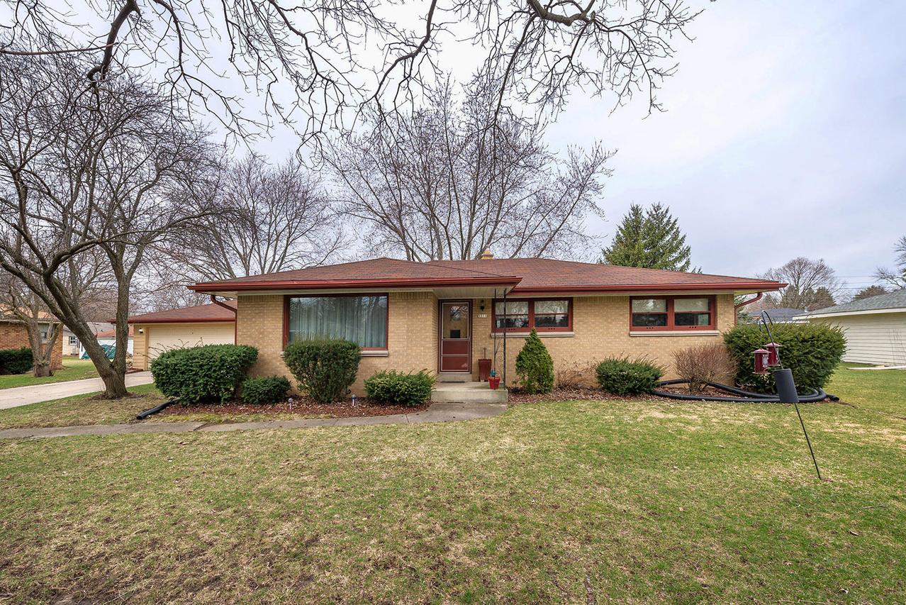 5311 S 115th St, Hales Corners, WI 53130