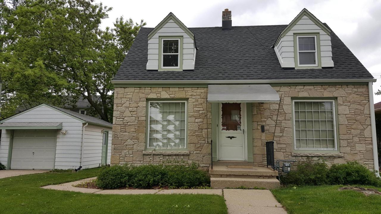 1661 S 56th St, West Allis, WI 53214