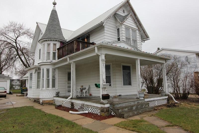 533 Center St, Hartford, WI 53027