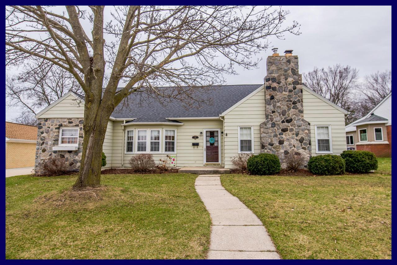 217 W Prospect Ave., Hartford, WI 53027
