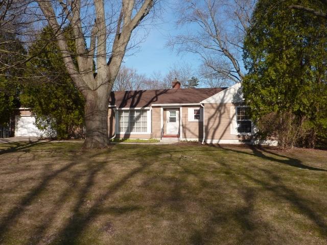 858 Wildwood Pl, Oconomowoc, WI 53066