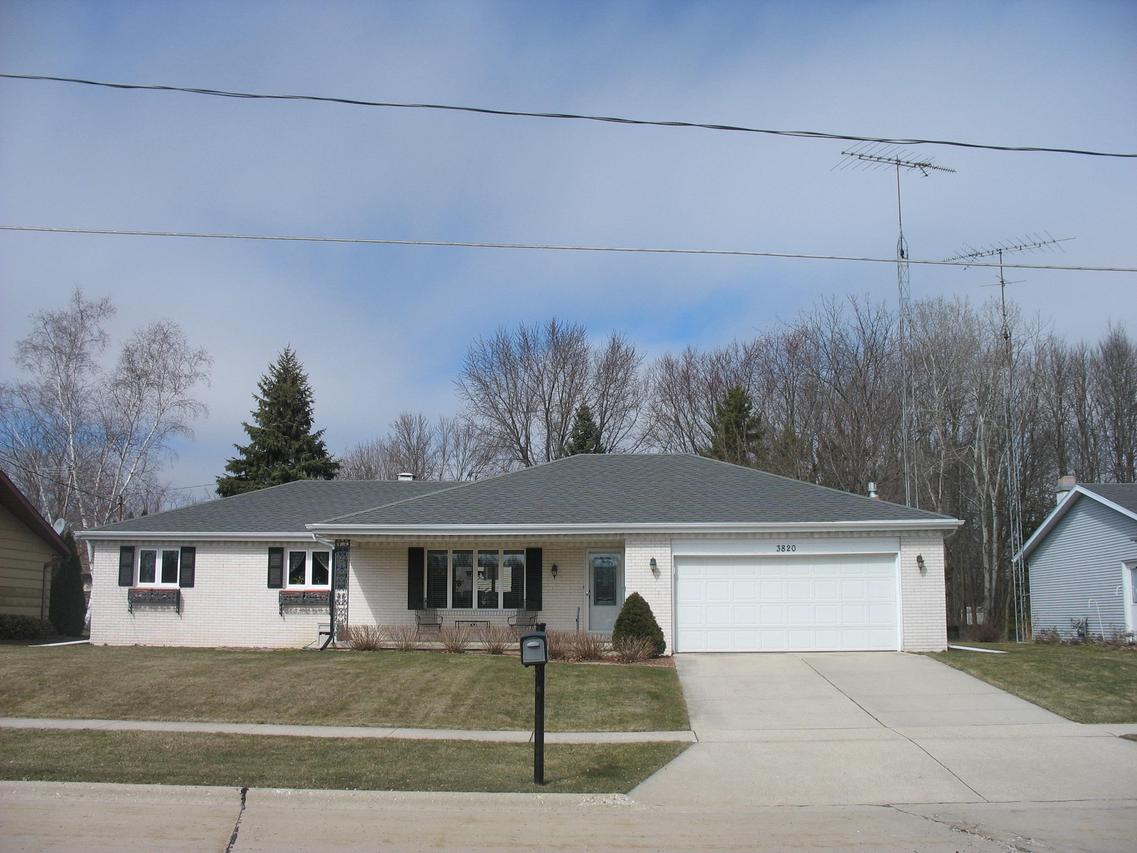 3820 Wildwood Dr., Manitowoc, WI 54220