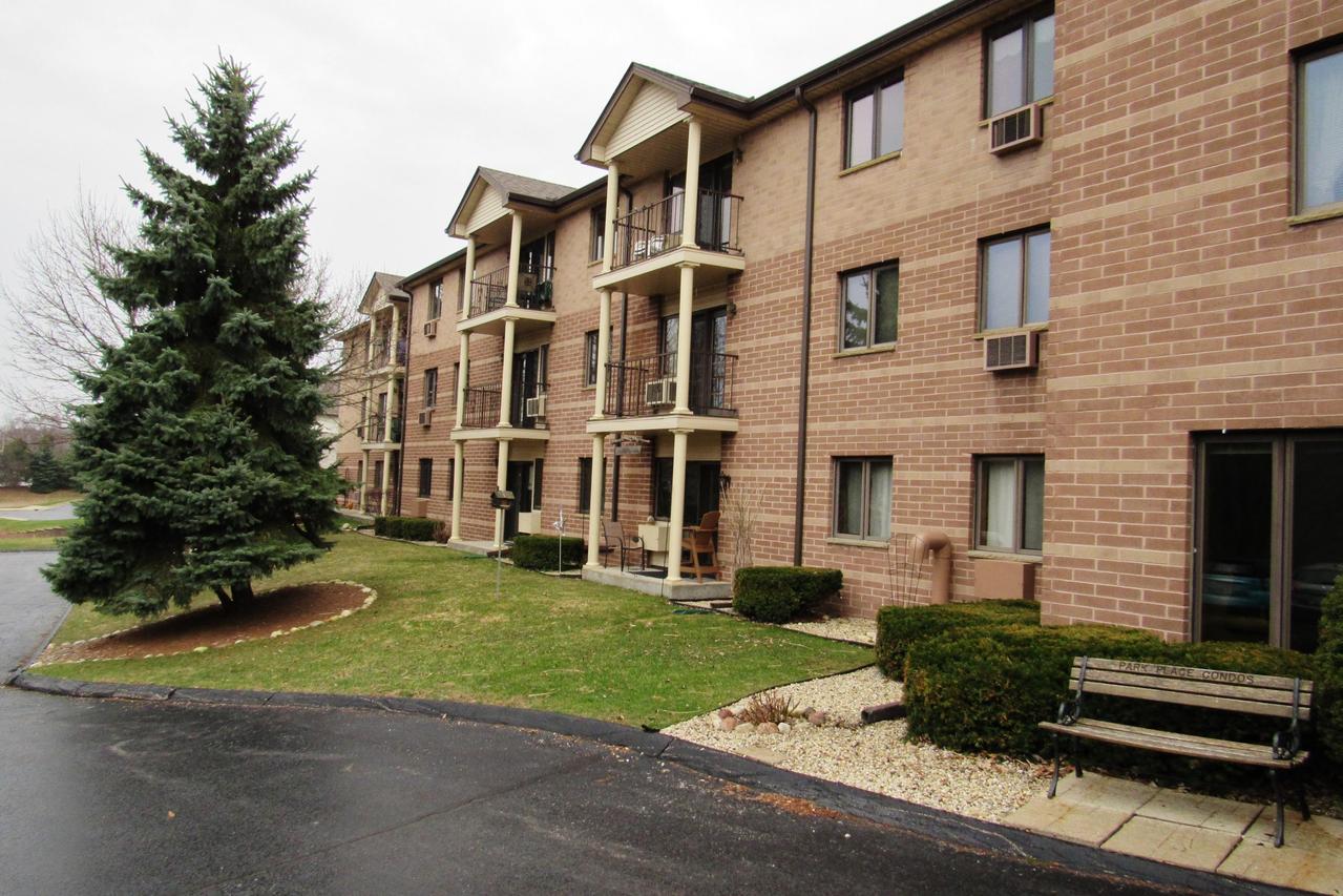 530 N Silverbrook Dr #305, West Bend, WI 53090