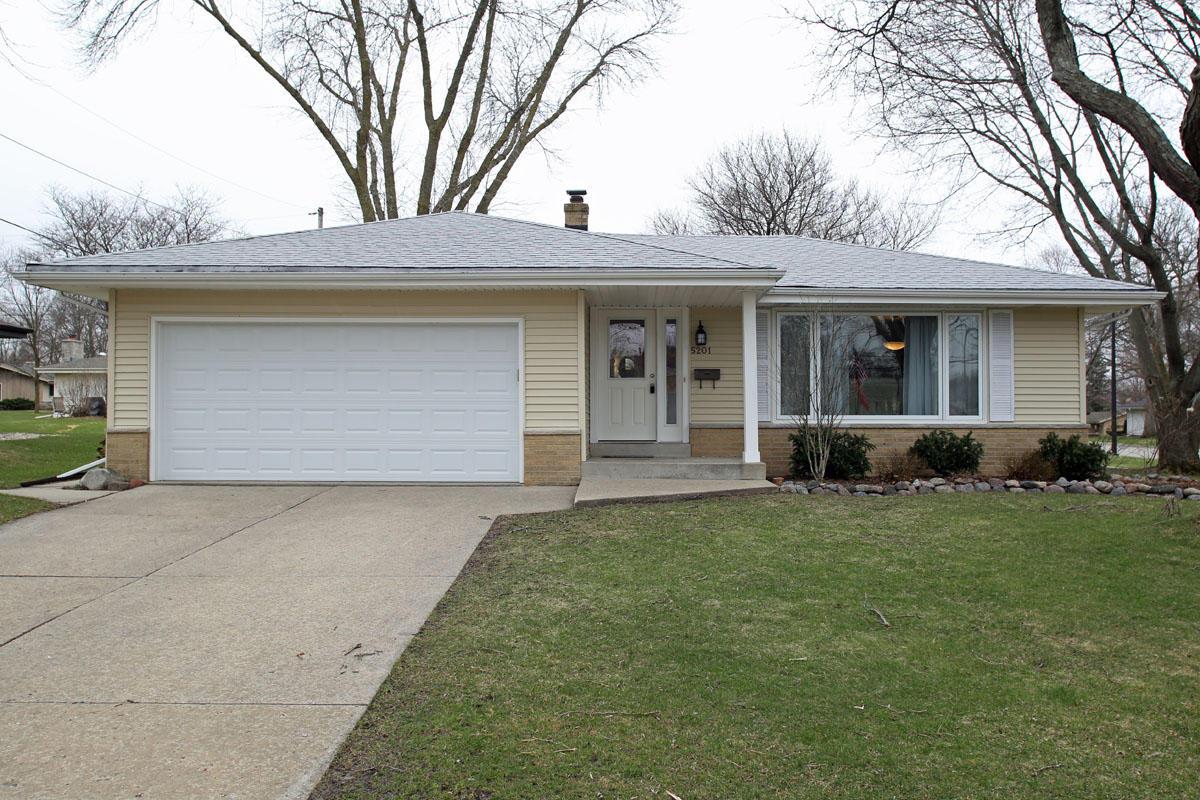 5201 Raven Dr., Greendale, WI 53129