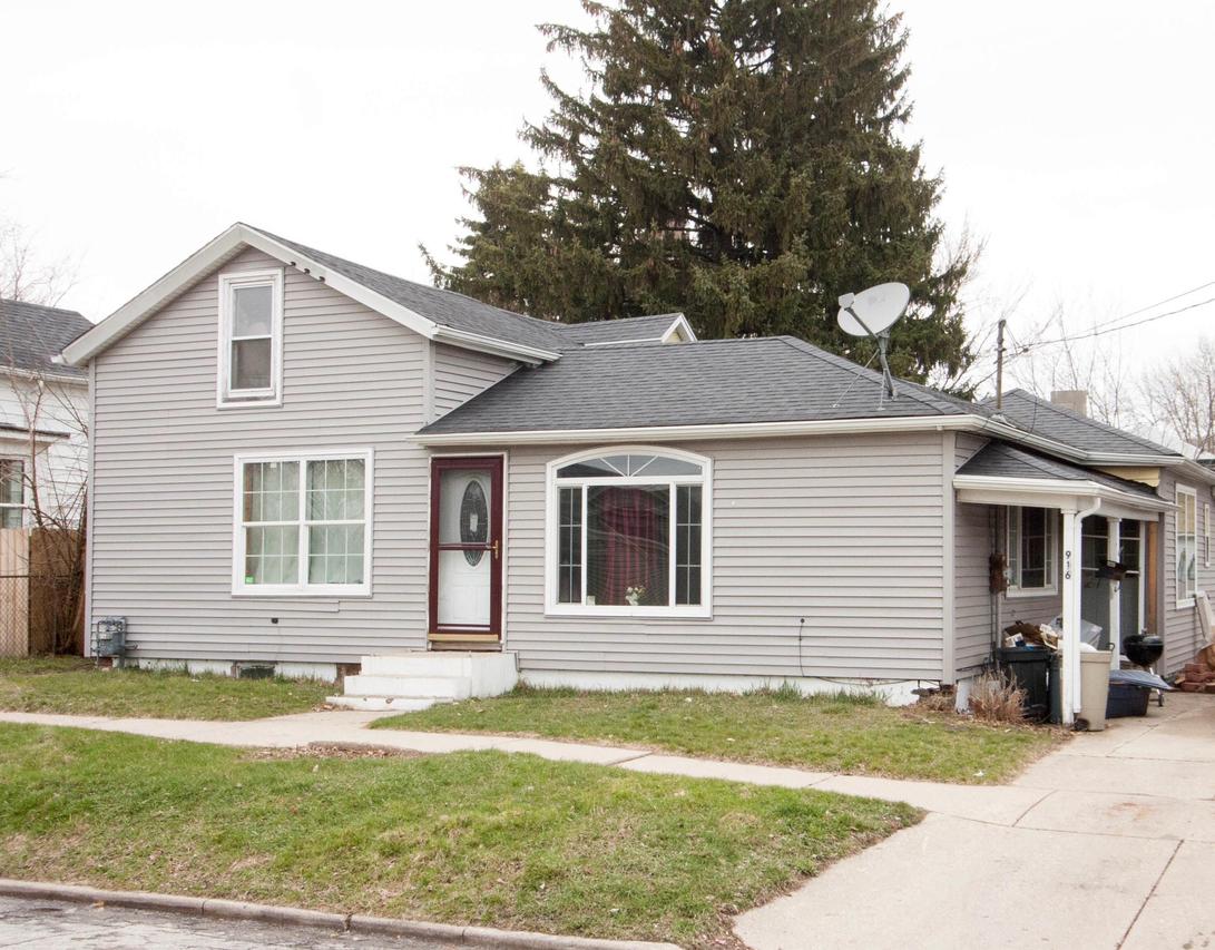 916 49th St, Kenosha, WI 53140