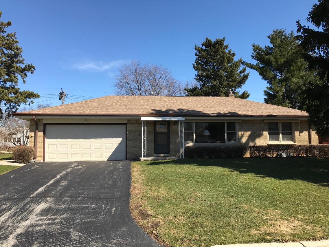 3230 N 106th St, Wauwatosa, WI 53222