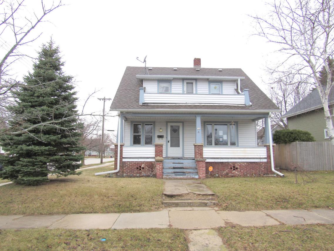 744 S 23rd, Manitowoc, WI 54220