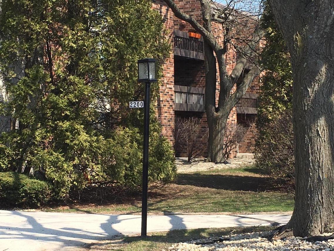 2200 W Good Hope Rd #319, Glendale, WI 53209