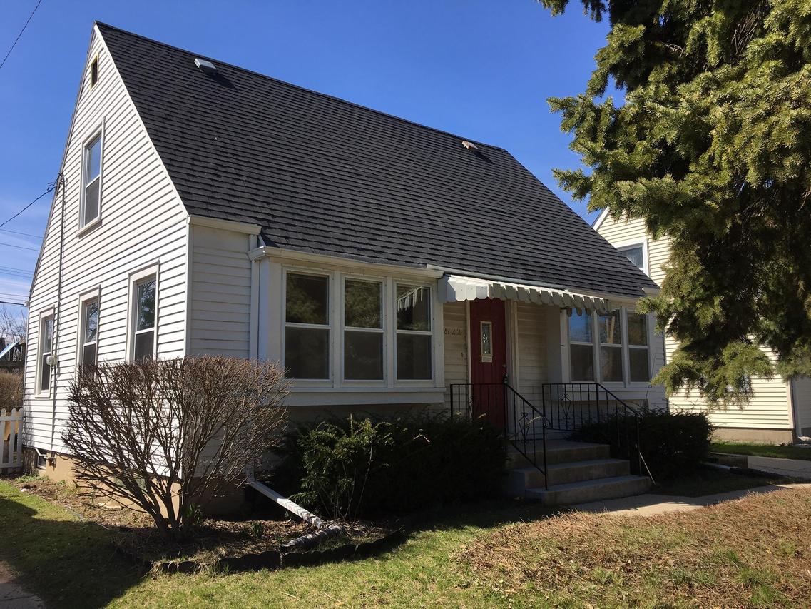 2122 Hayes Ave., Racine, WI 53405