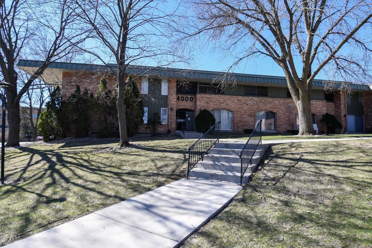 4000 W Rivers Edge Cir #2, Brown Deer, WI 53209