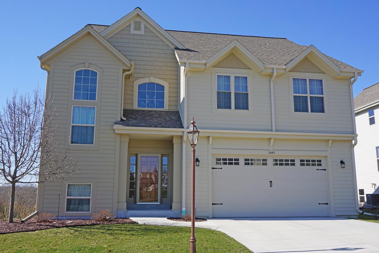 1645 Deer Trl, Waukesha, WI 53189