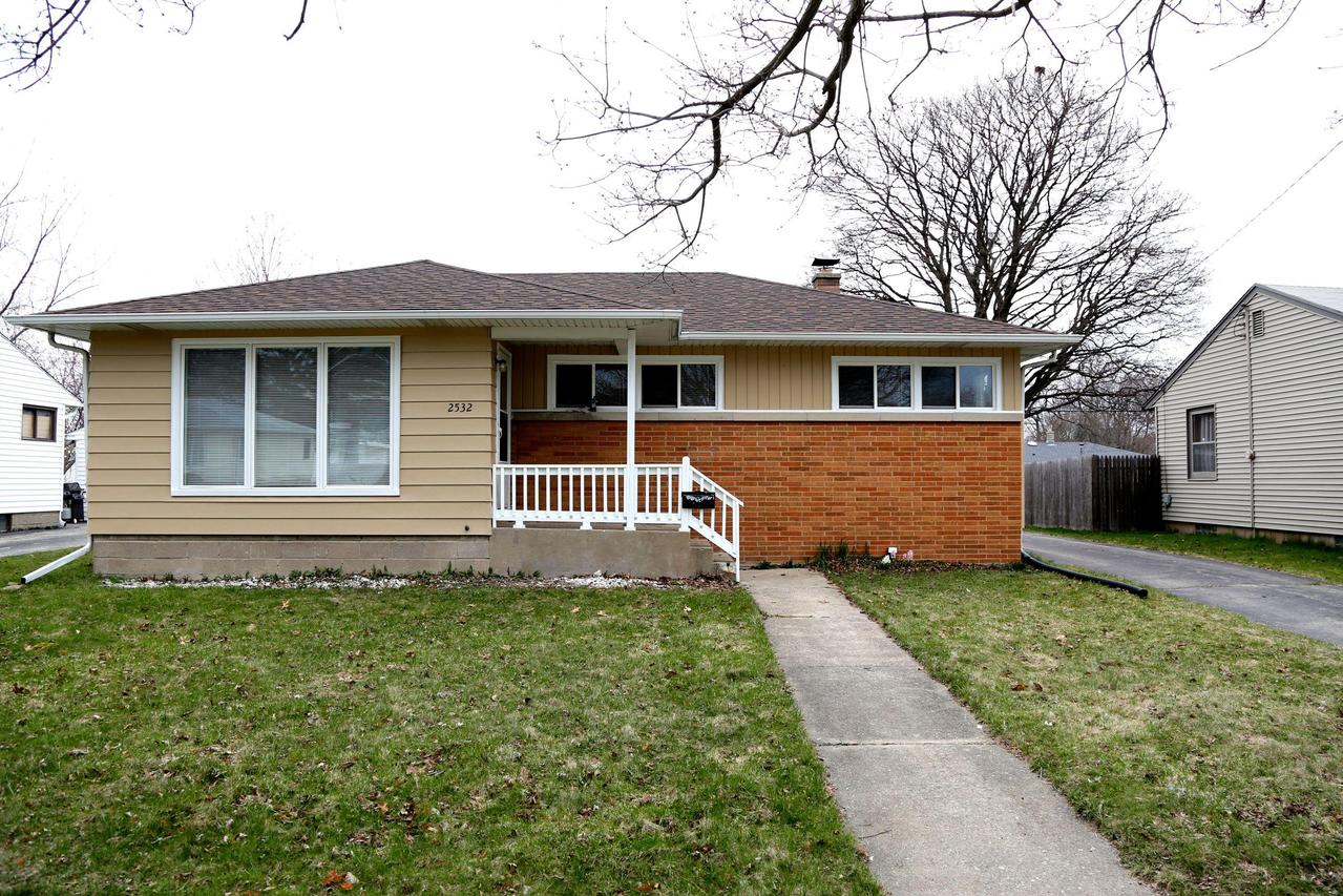 2532 Ridgewood Ave, Racine, WI 53403