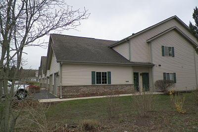 2112 Pine Ridge #H, Grafton, WI 53024